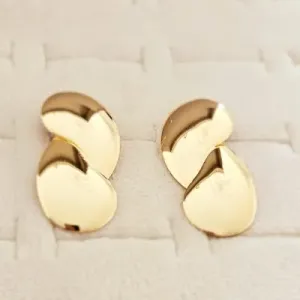 Brinco ouro 2 gotas entrelaçadas