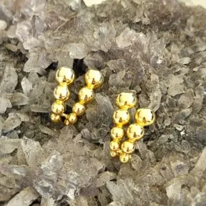 brinco ouro ear hook 2 fileira bolinhas decrescentes