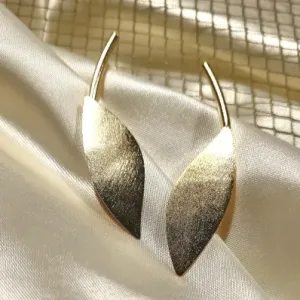 brinco ouro folha chapada texturizado com tubo ouro