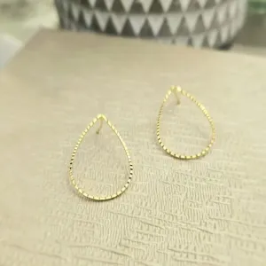 brinco ouro gota trabalhada vazada grande