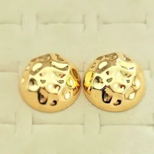 Brinco ouro redondo detalhado liso