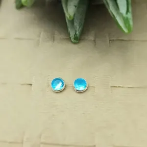 brinco prata ponto de luz azul claro grande com borda
