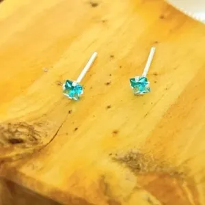 Brinco prata ponto de luz verde agua