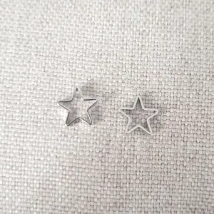 brinco rodio estrela lisa vazada