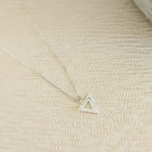 colar prata triangulo cravejado cristal