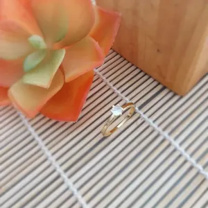 anel ouro solitário cristal