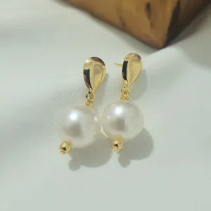 brinco ouro gota lisa e perola pendurada