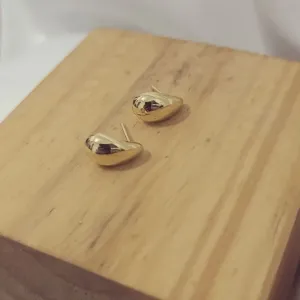brinco ouro gota lisa pequena