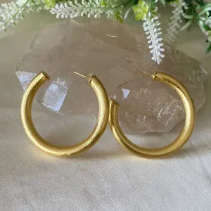 brinco ouro meia argola tudo riscado 5cm