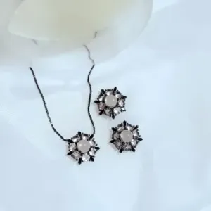 conjunto rodio negro flor cristais redondos nude
