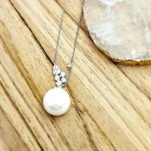 colar ródio com pontos zircônias e uma pérola pendurada