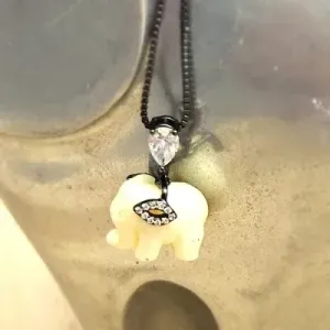 colar rodio negro baquelite elefante marfim pequeno