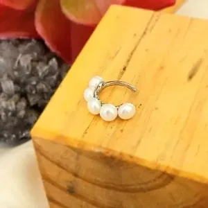 piercing rodio com 6  perolas de agua doce