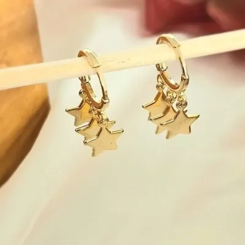 brinco ouro argola 3 estrelas lisas penduradas