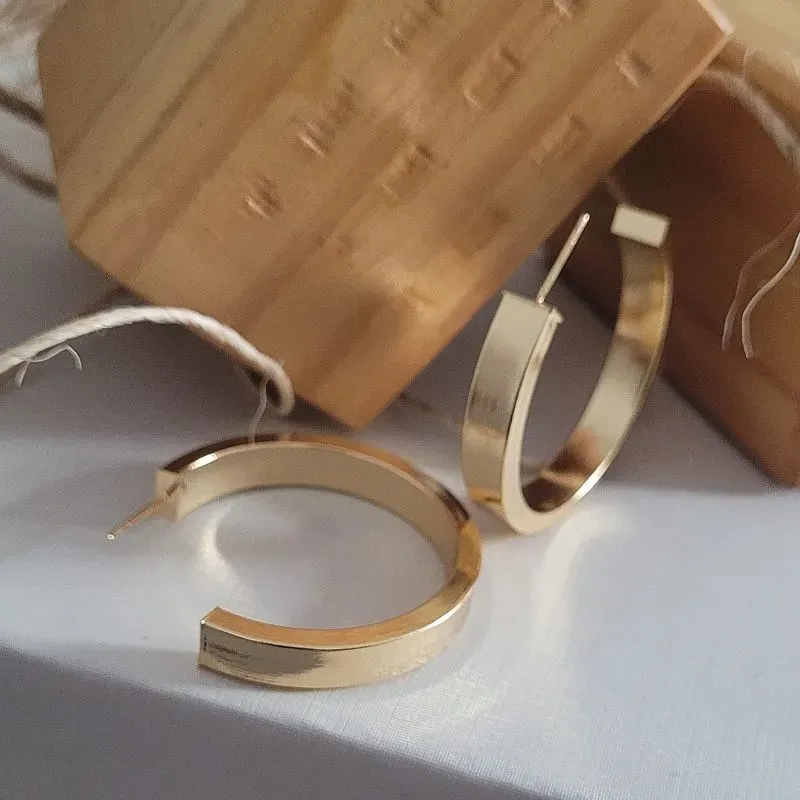 brinco ouro argola tubo quadrado liso