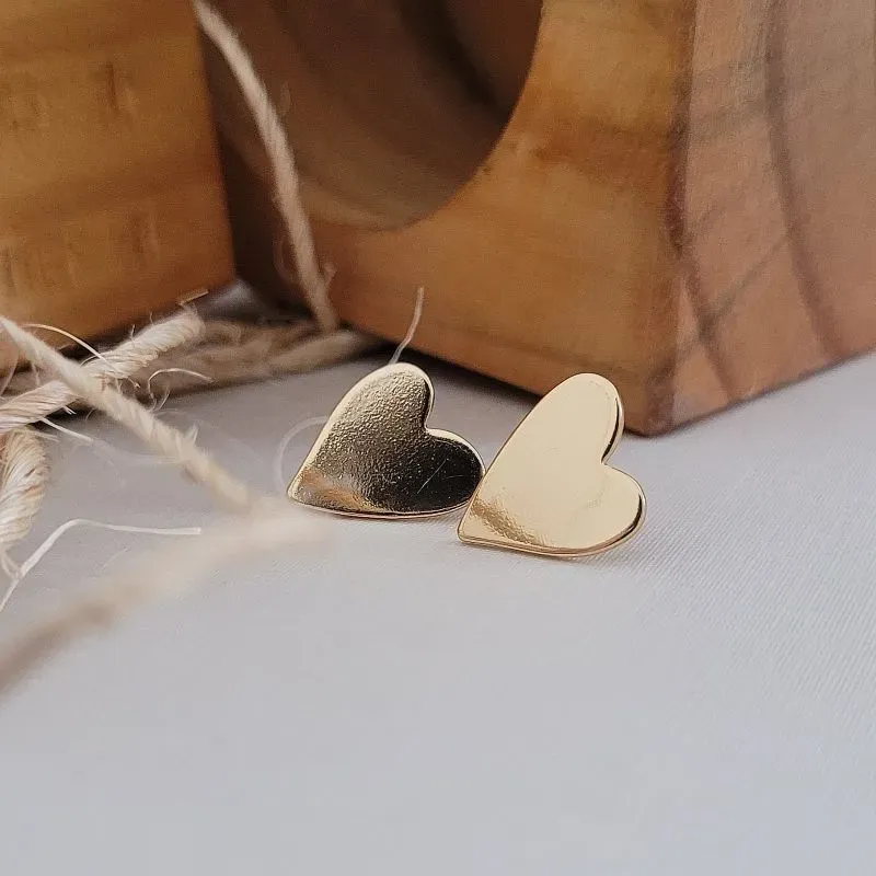 brinco ouro coração chapado liso médio