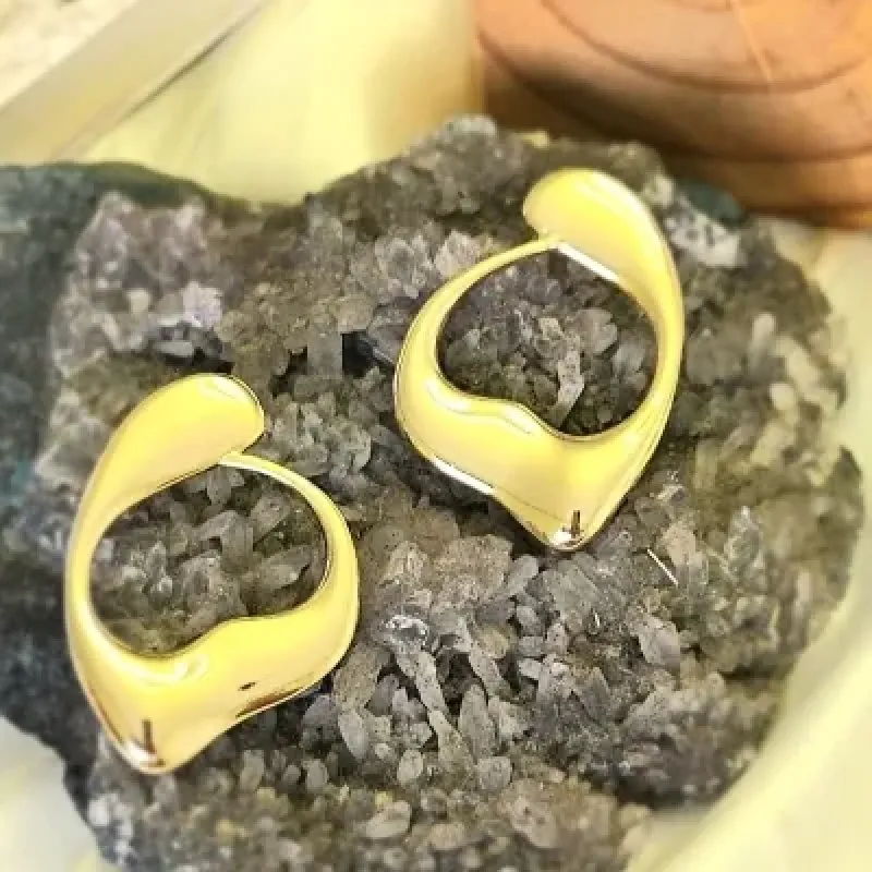 brinco ouro coração desconfigurado