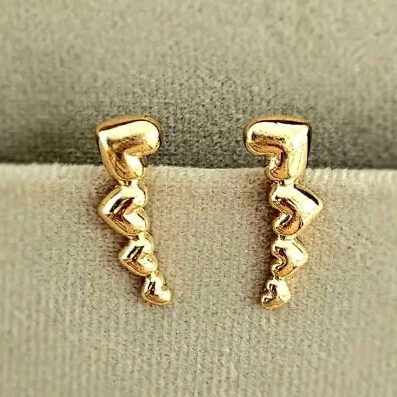 Brinco ouro ear cuff corações lisos