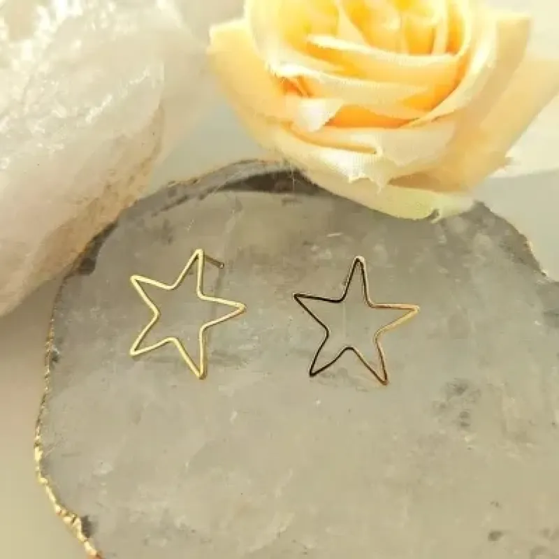 brinco ouro estrela vazada grande