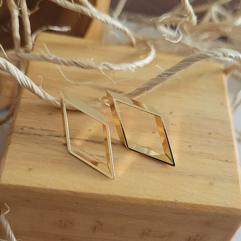 brinco ouro losango liso vazado
