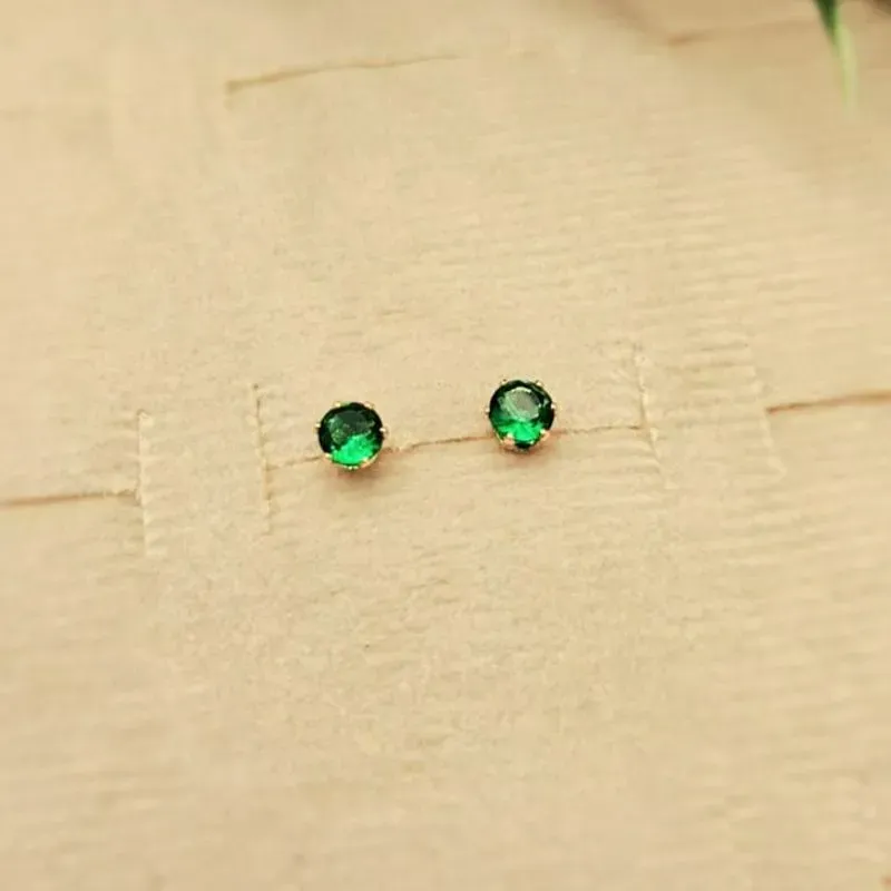 brinco ouro ponto de luz pequeno verde esmeralda