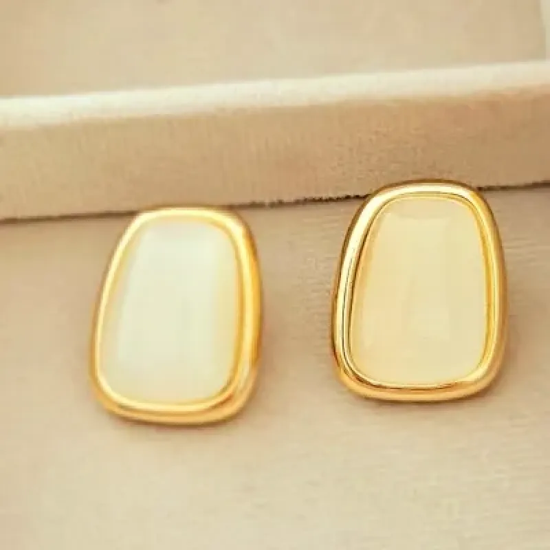 Brinco ouro quadrado liso esmaltado