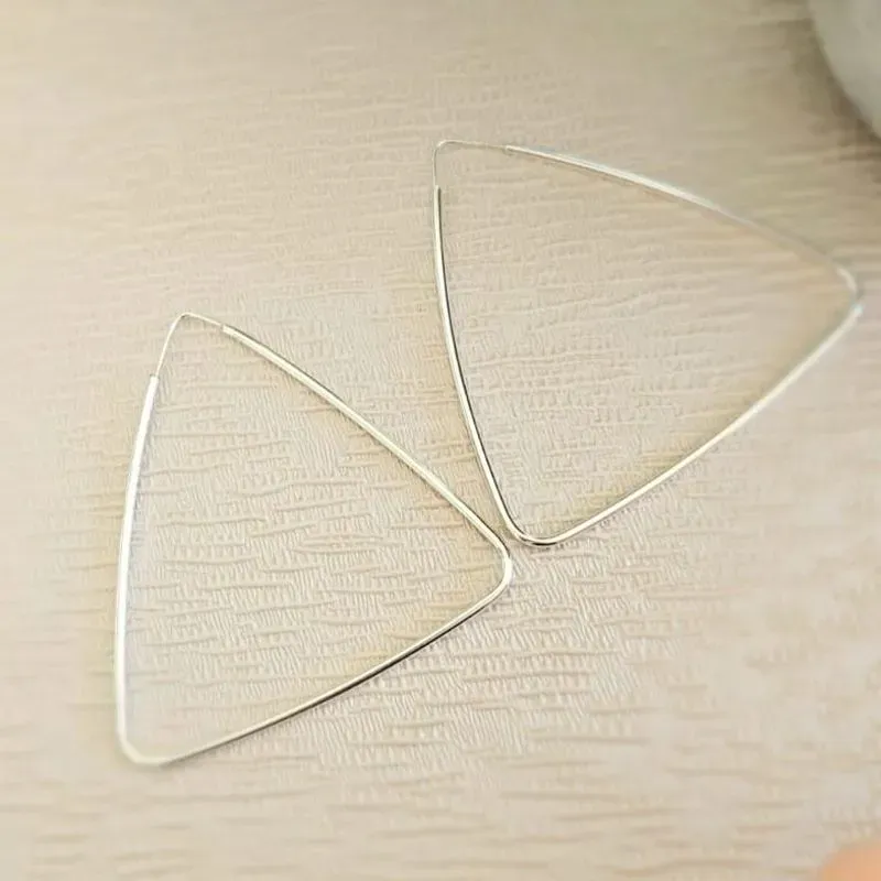 brinco prata argola triangulo lisa