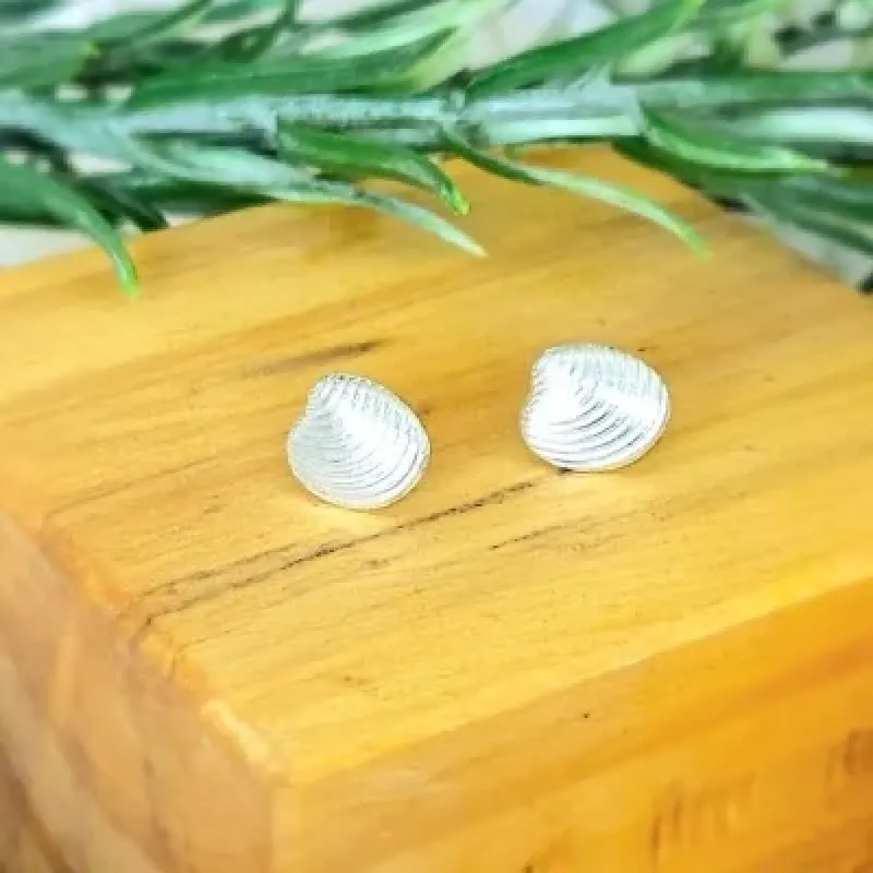 brinco prata concha desenhada