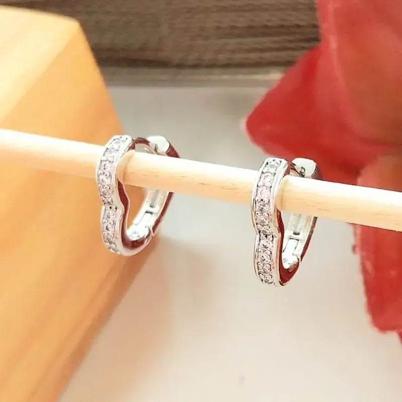 brinco rodio argola coração cravejado medio