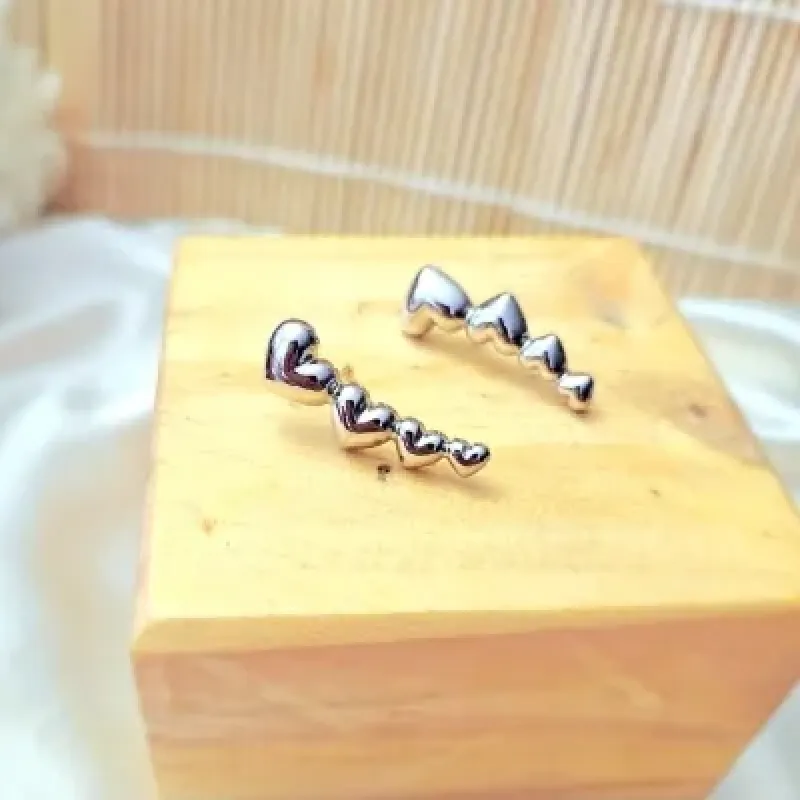 Brinco rodio ear cuff corações lisos