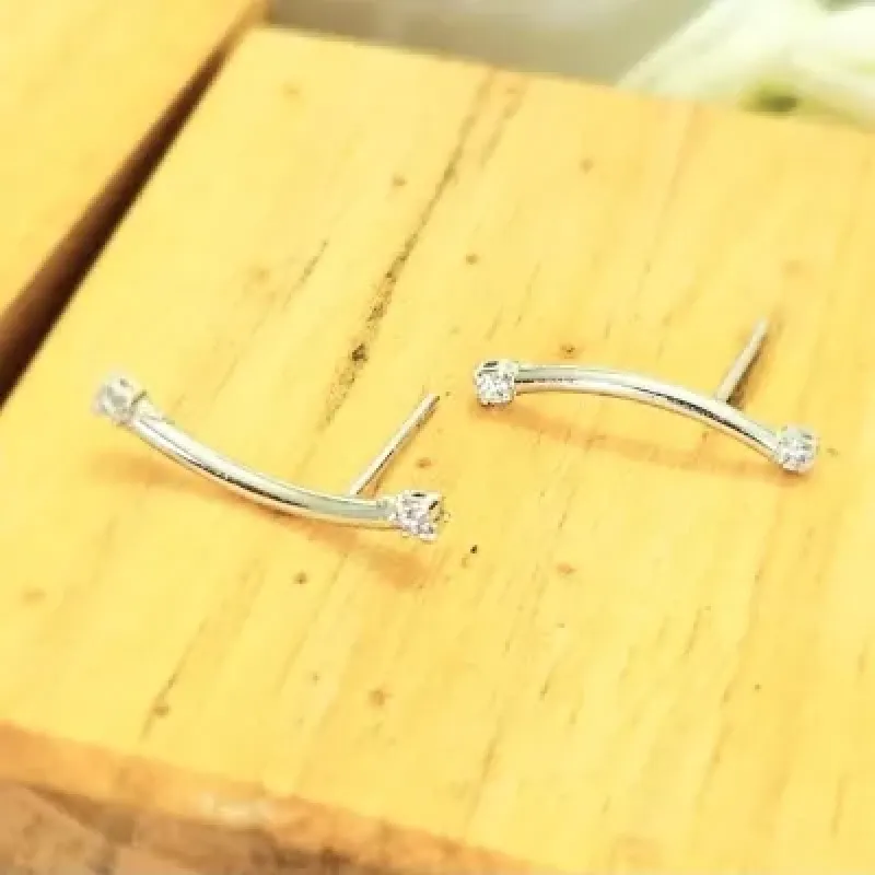 brinco rodio ear cuff liso com ponto de luz nas pontas