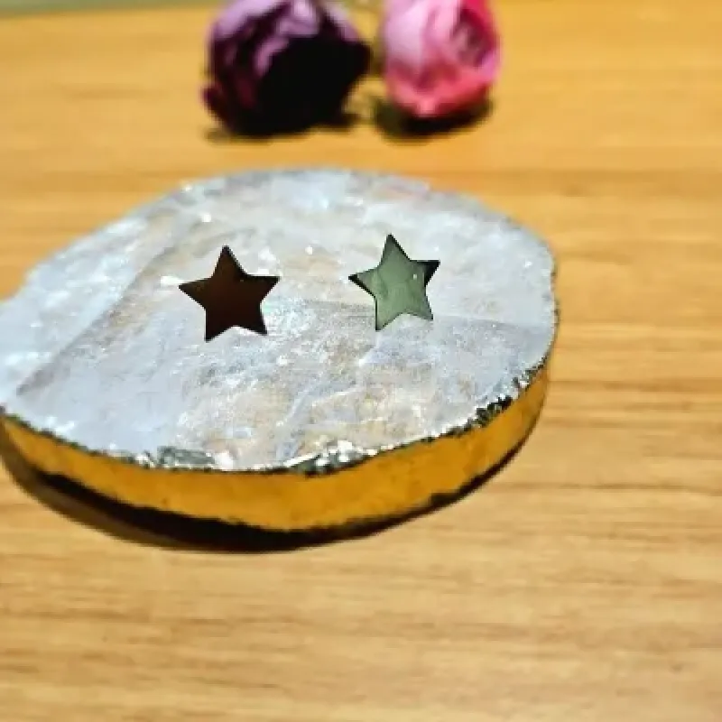 brinco rodio estrela lisa pequena