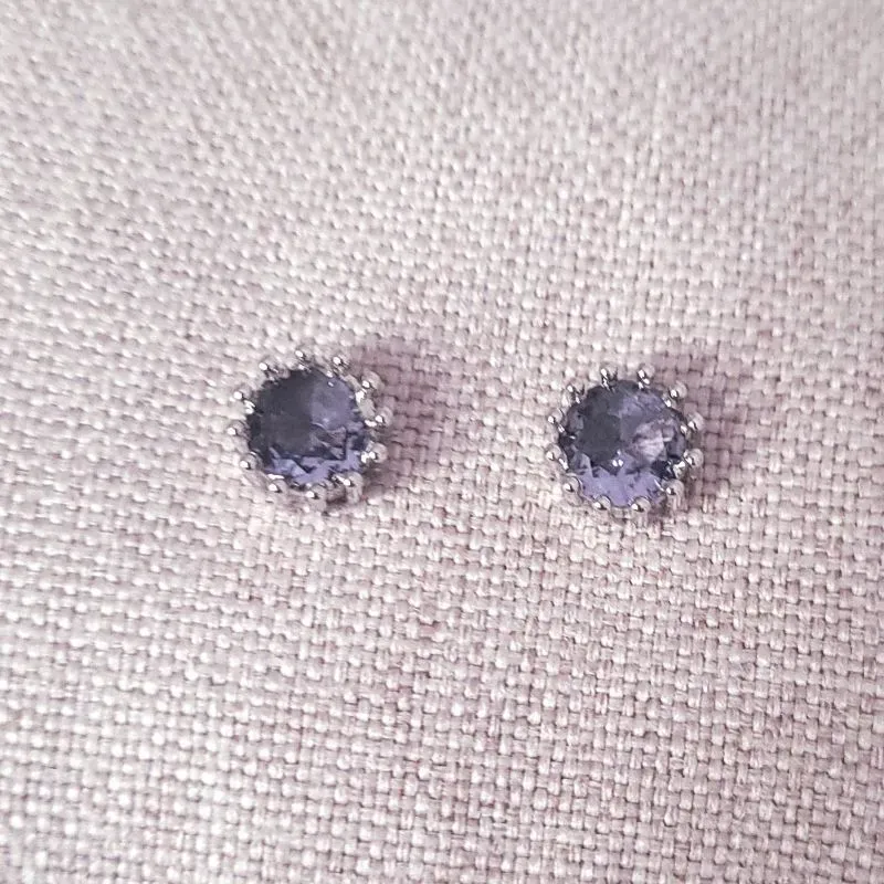 brinco rodio ponto de luz lilas grande