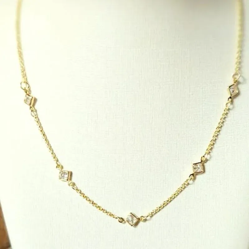 colar choker ouro ponto de luz cristal quadrado