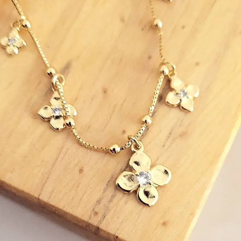 colar ouro choker flor ponto de luz cristal no meio