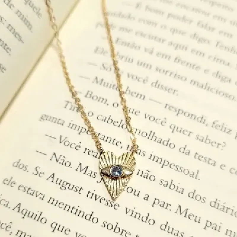 colar ouro coração com meio olho grego azul