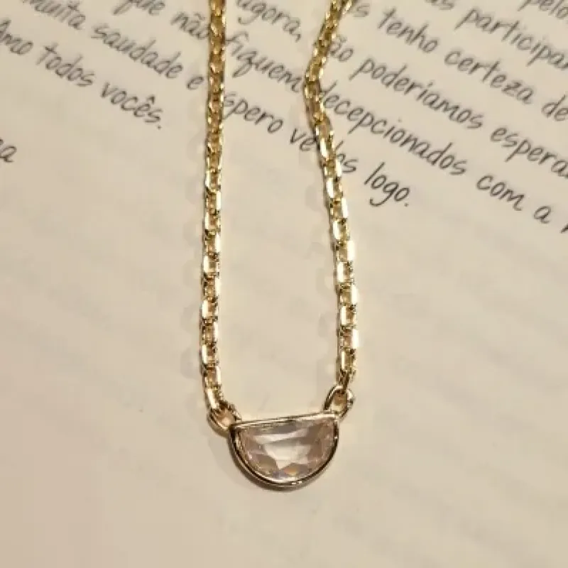 colar ouro corrente com meio círculo de cristal