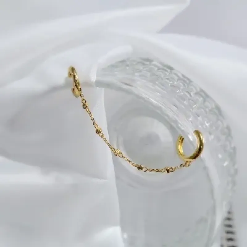 piercing ouro duplo argolinha cima e baixo com correntinha