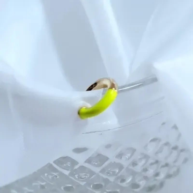 piercing ouro esmaltado neon amarelo
