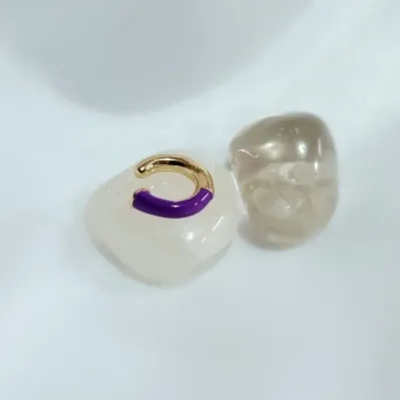 piercing ouro esmaltado neon roxo