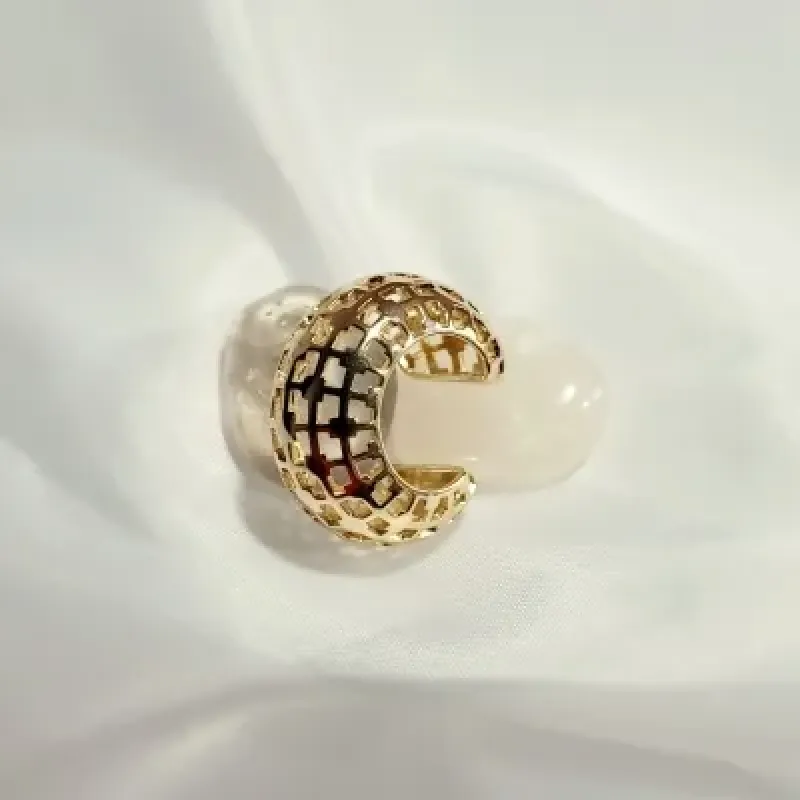 piercing ouro largo detalhes vazados