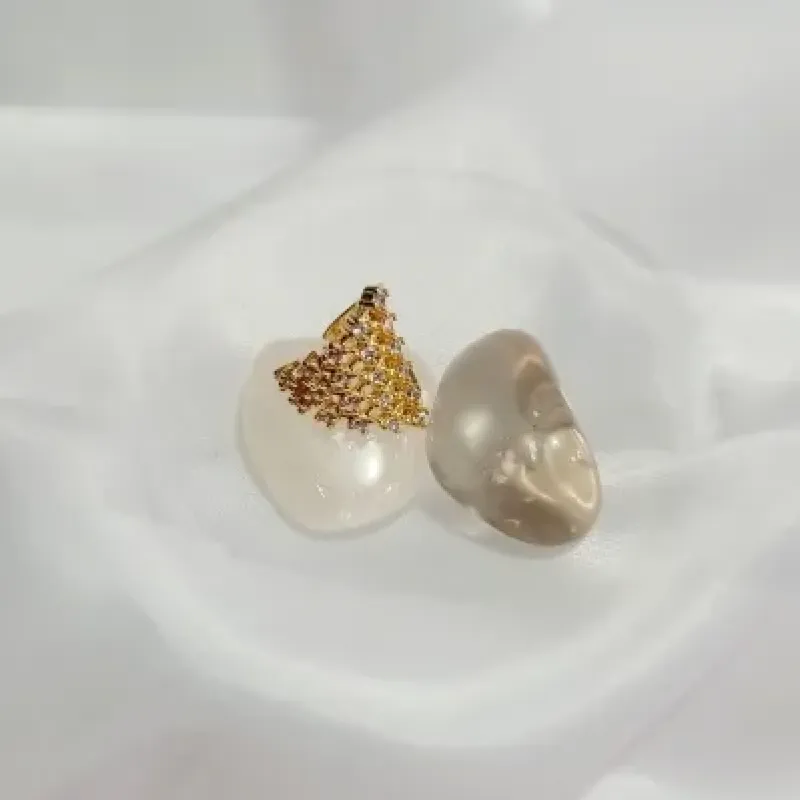 piercing ouro meio orelha triangulo grande zirconias abraça