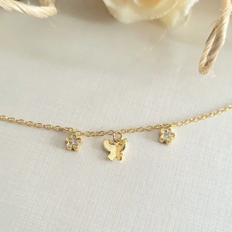 pulseira ouro borboleta lisa e flor com pedras cristais