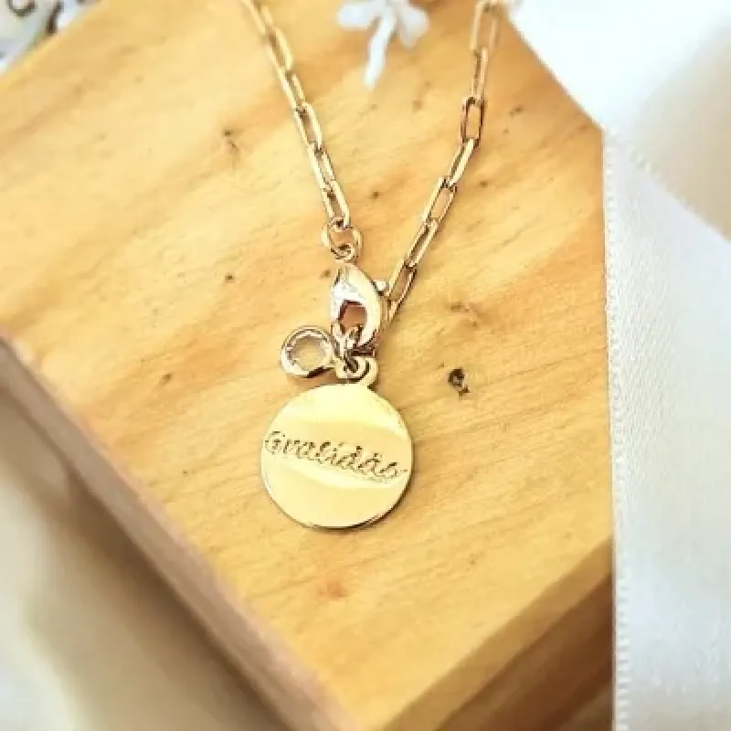 pulseira ouro corrente com mandala escrita Gratidão