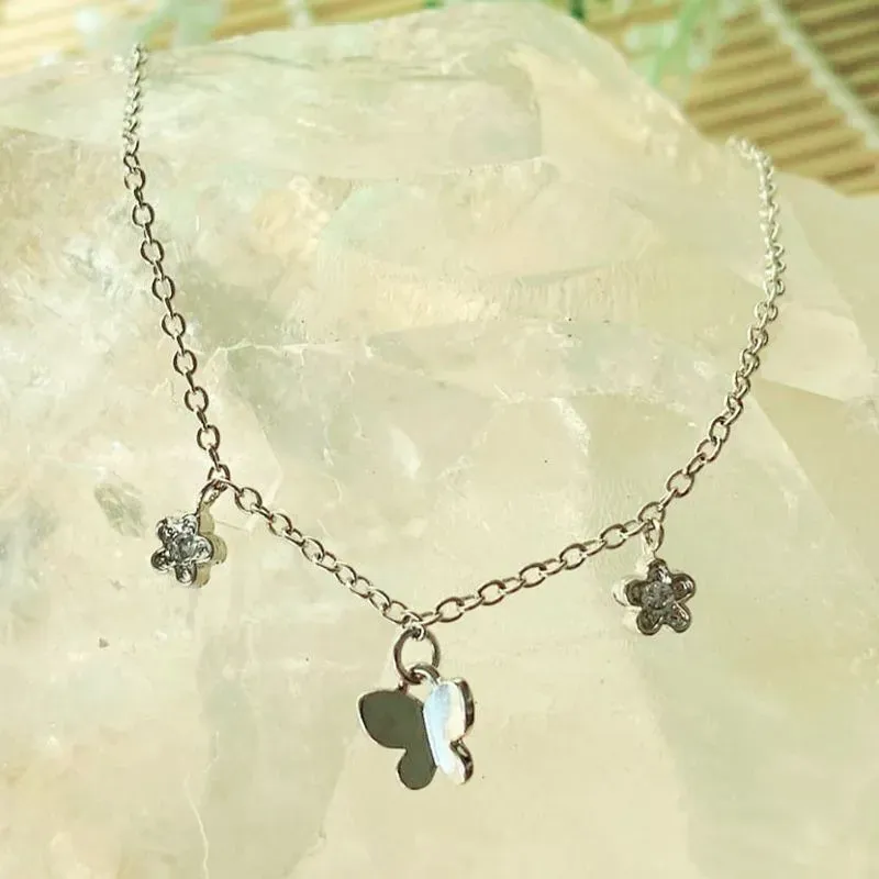 pulseira rodio borboleta lisa e flor com pedras cristais