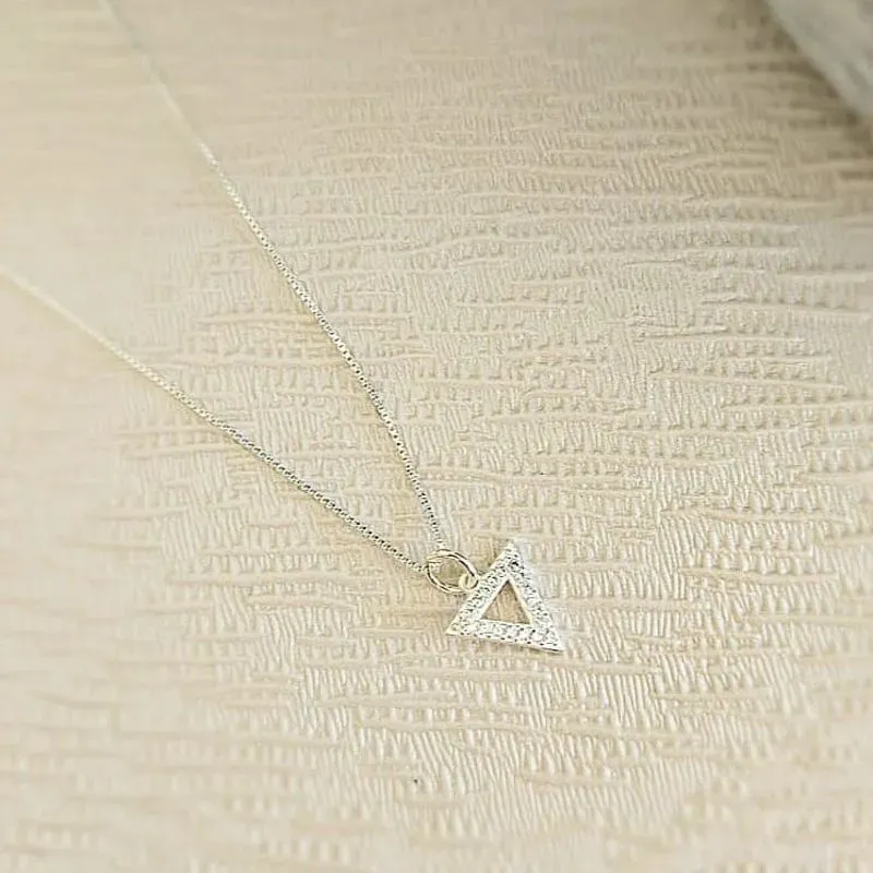 colar prata triangulo cravejado cristal