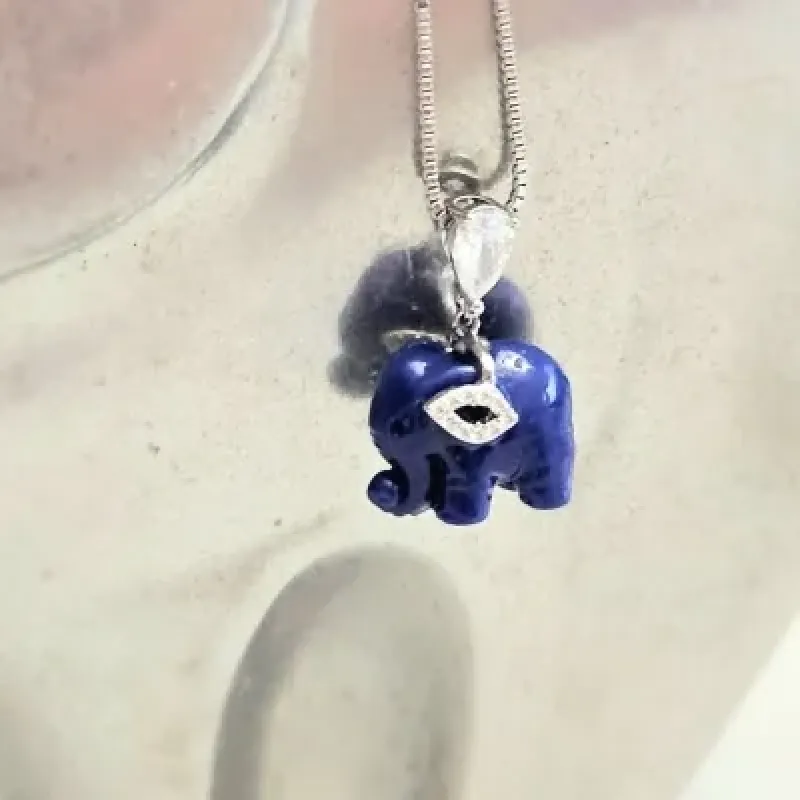 colar ródio elefante baquelite azul pequeno