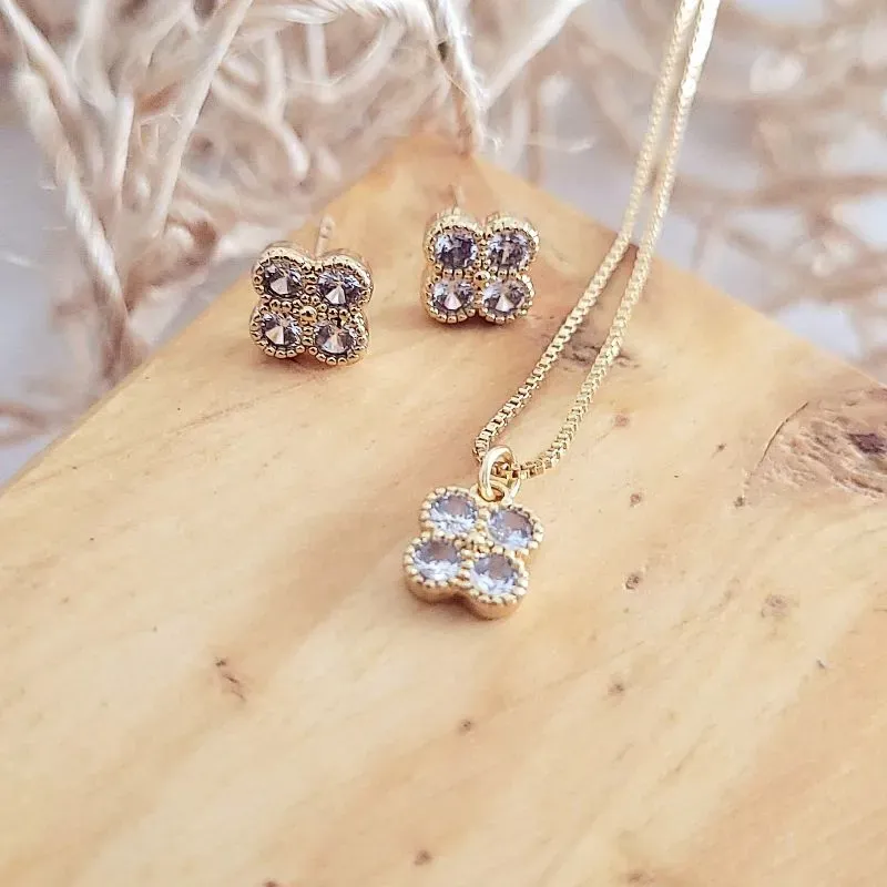 conjunto ouro flor cravejada cristal