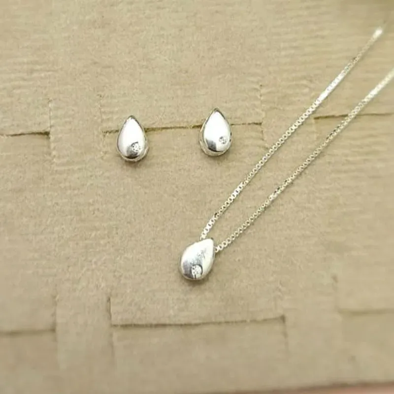 conjunto prata gota lisa com uma zirconia cristal