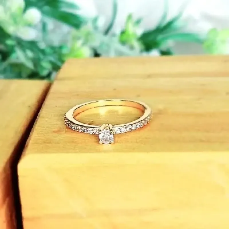 anel ouro solitário 4 garras cravejado cristal